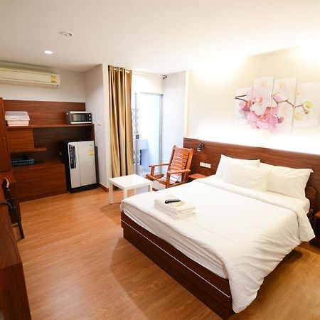 Thaiphiphat House Bangkok Buitenkant foto
