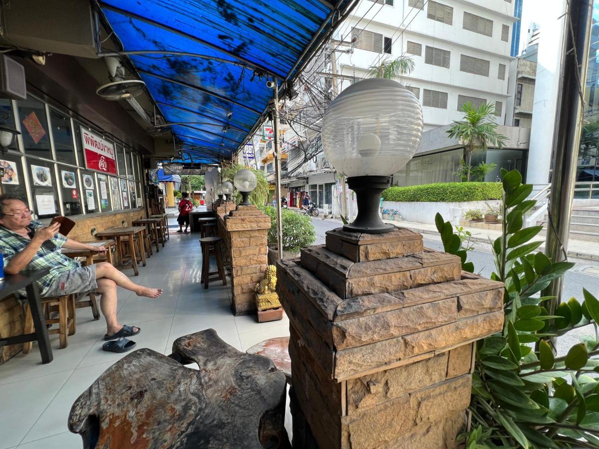 Thaiphiphat House Bangkok Buitenkant foto